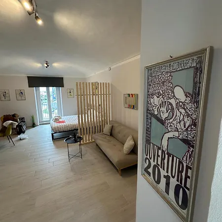 Al 12 Apartment