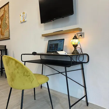 Al 12 Апартаменты *