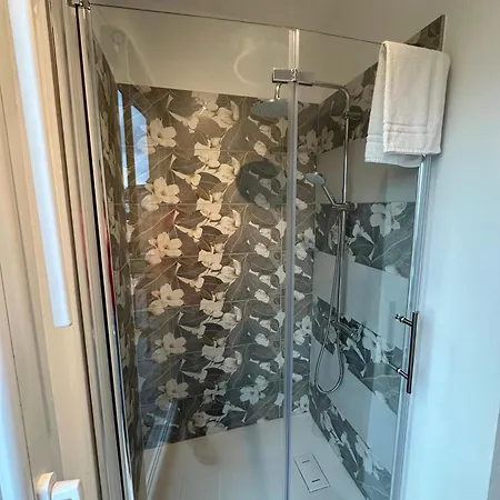 Al 12 Apartment