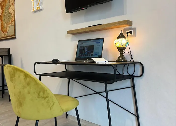 Al 12 Апартаменты *